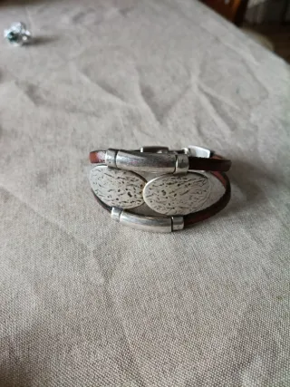 Lote de pulseras y anillos