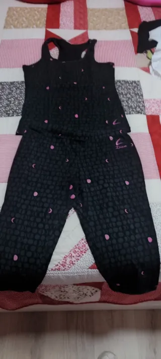 Conjunto deportivo mujer negro y rosa