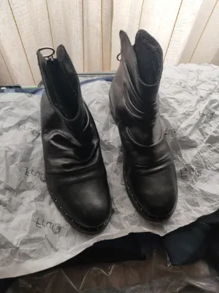 Stivaletti donna in pelle nera