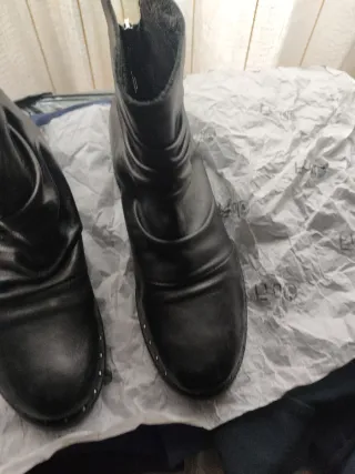 Stivaletti donna in pelle nera