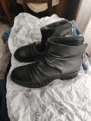 Stivaletti donna in pelle nera