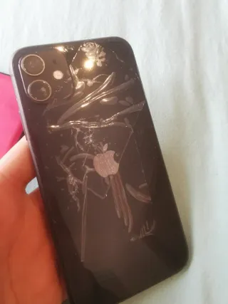 iPhone 11 Negro con 3 fundas