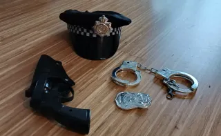 Accesorios disfraz Policía: Gorra, Placa y pistola