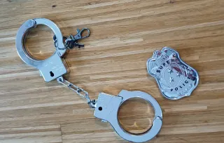 Accesorios disfraz Policía: Gorra, Placa y pistola