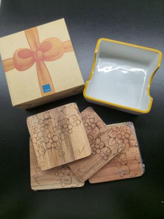 Sottobicchieri Thun in legno con uva