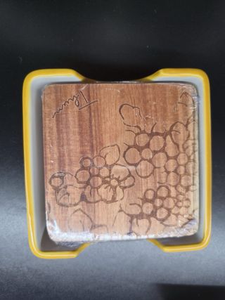 Sottobicchieri Thun in legno con uva