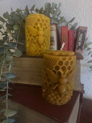 Velas artesanales de miel de abeja.