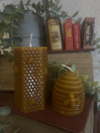 Velas artesanales de miel de abeja.