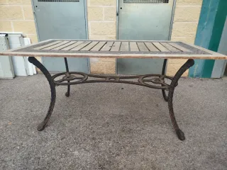 Mesa de hierro y madera exterior
