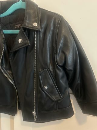 Cazadora Zara efecto piel 3-4 años