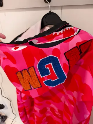 Chaqueta BAPE Camuflaje Rosa Roja Talla S