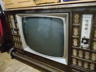 Mueble TV y Radio Antiguo Madera