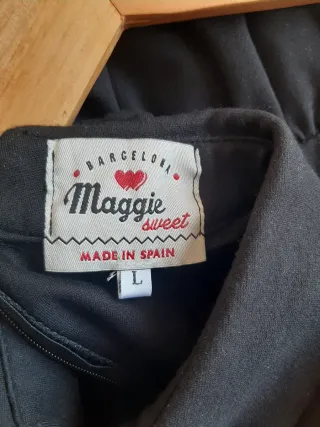 Vestido negro manga semi con cuello adornado