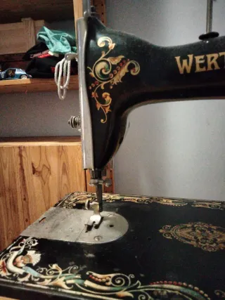 Máquina de coser Wertheim antigua. Para decoración