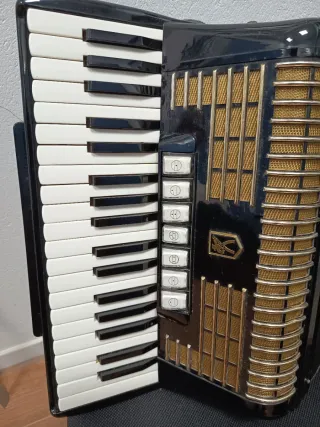 Acordeón Hohner Verdi II N 96 bajos