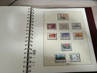 Álbum LINDNER con Sellos de España.