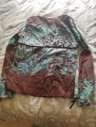 Blusa manga larga estampada