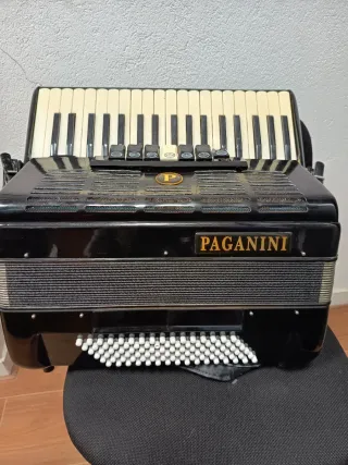 Acordeón Paganini 96 bajos