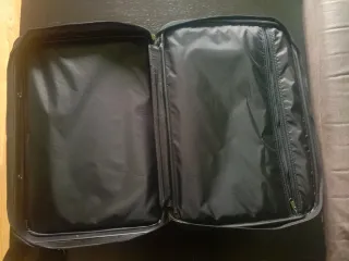 Maletín negro con candado