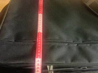 Maletín negro con candado