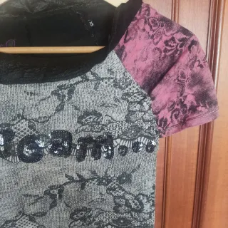 Camiseta Desigual gris y rosa