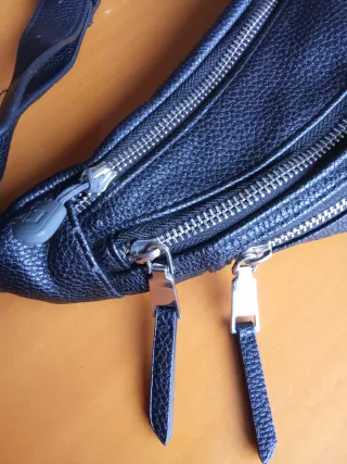 Riñonera Piel Stradivarius Negra