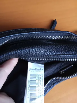 Riñonera Piel Stradivarius Negra