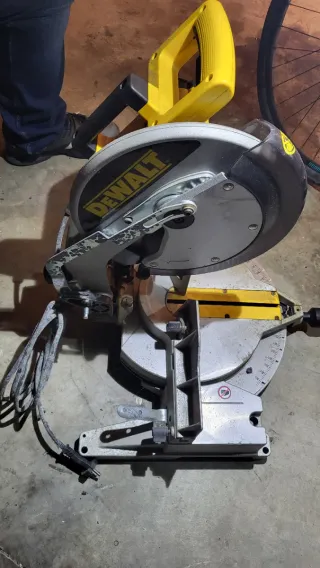 Sierra de mesa carpintero DeWalt