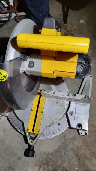 Sierra de mesa carpintero DeWalt