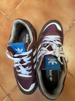 Zapatillas Adidas Marrones y Moradas