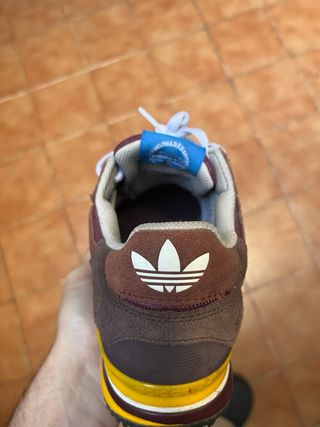 Zapatillas Adidas Marrones y Moradas