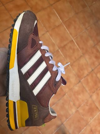 Zapatillas Adidas Marrones y Moradas