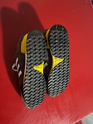 Zapatillas Adidas Marrones y Moradas