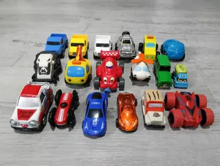 Lote 18 coches de juguete variados