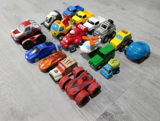 Lote 18 coches de juguete variados