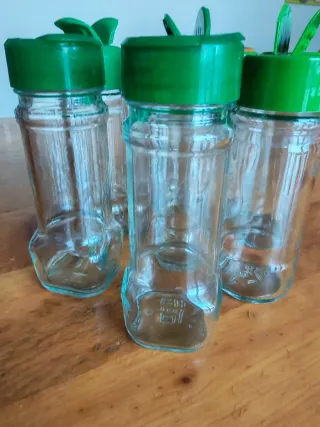 Set 8 Barattoli Porta Spezie Vetro Tappi Verdi