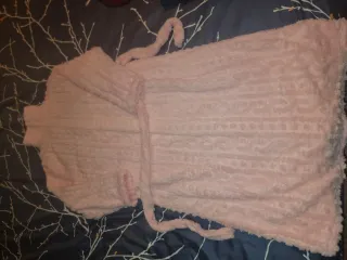 Bata de baño rosa con cinturón