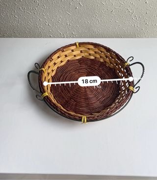 Cesta redonda de mimbre y metal