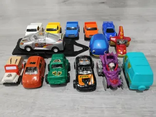 Lote 14 coches y remolque juguete