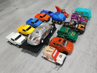 Lote 14 coches y remolque juguete