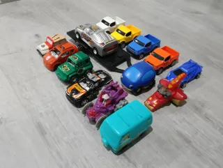 Lote 14 coches y remolque juguete