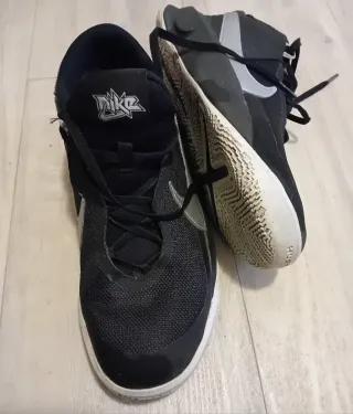 Scarpe Nike Hustle nere e argento