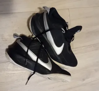 Scarpe Nike Hustle nere e argento