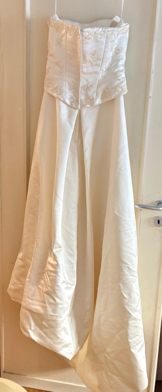 Abito da Sposa con ricami dorati