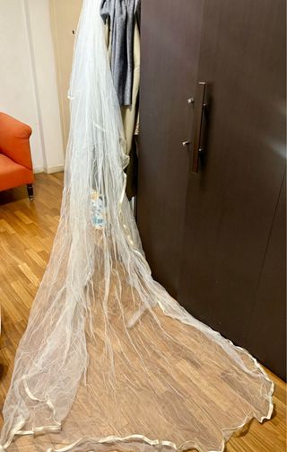 Abito da Sposa con ricami dorati