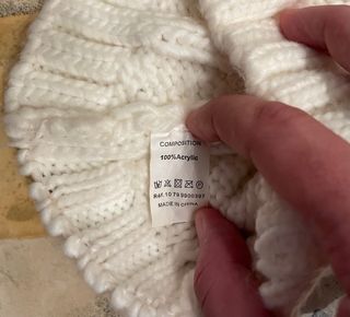 Gorro de lana blanco con pompón