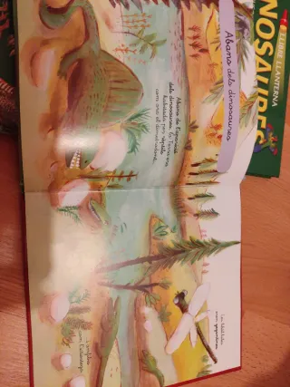 Llibres de dinosaure amb llanterna i mini Larousse