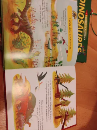 Llibres de dinosaure amb llanterna i mini Larousse