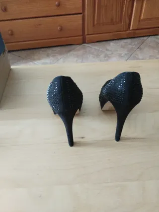 Zapatos de tacón Marypaz negros con pedrería T.37