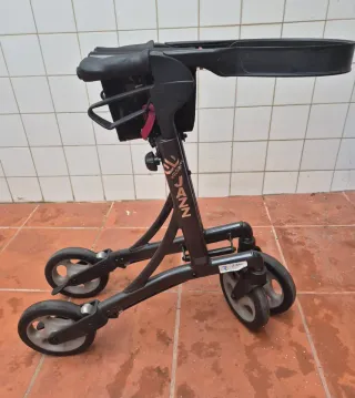 Taka taka, caminador ancianos. Cabe en el maletero